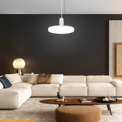 Salon illuminé avec ampoule plate LED