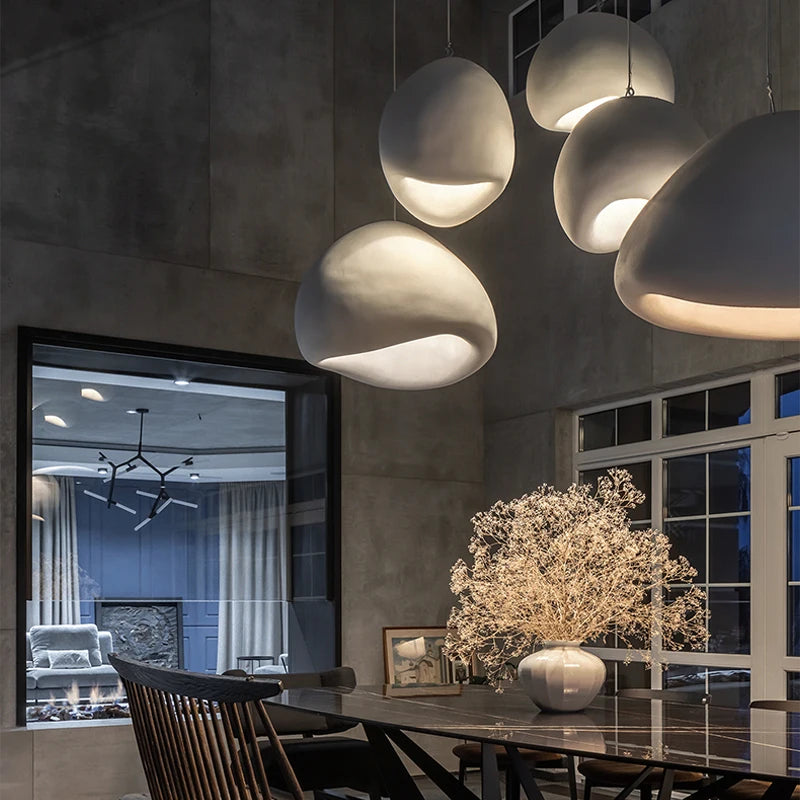 Suspension LED wabi sabi dans un grand espace de vie 