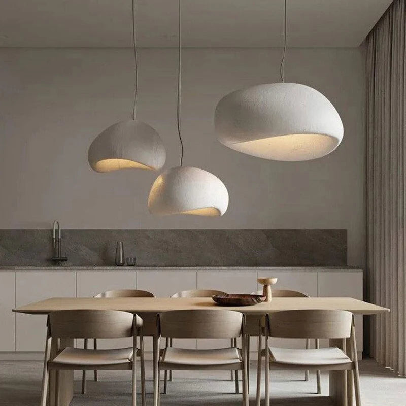 Suspension LED wabi sabi dans une cuisine 