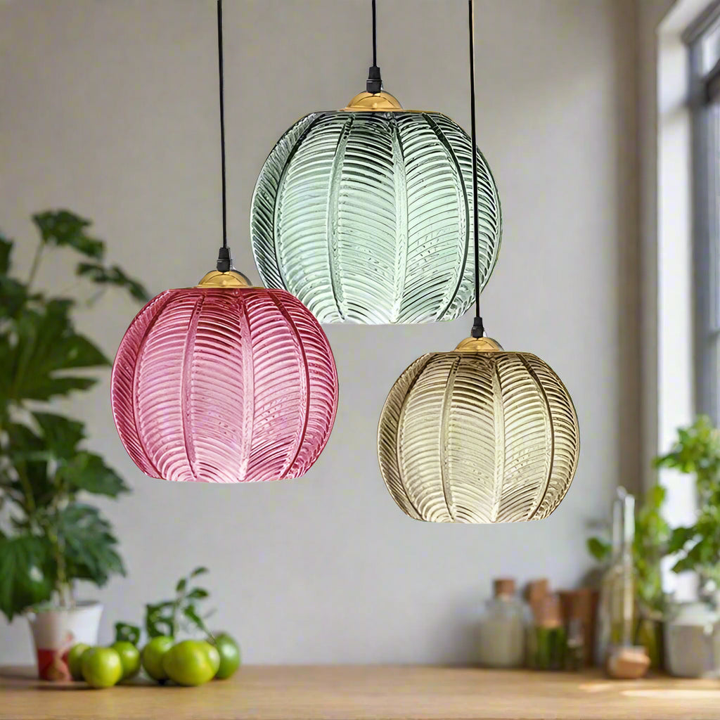 Suspension design à motif dans une cuisine 