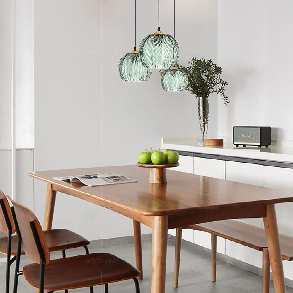 Suspension design dans une salle à manger 