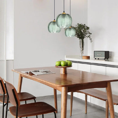 Suspension design dans une salle à manger 
