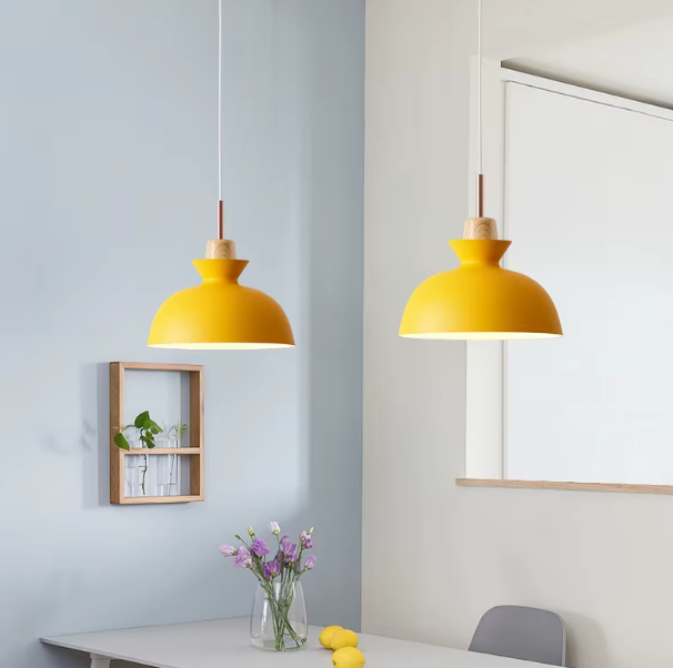 Suspension nordique en forme de macaron jaune 