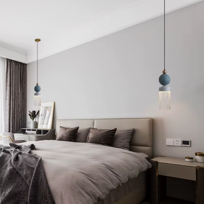 Suspension led en forme de macaron de part et d'autre d'un lit 