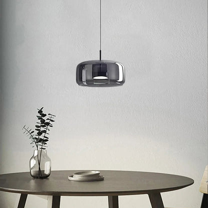 Suspension nordique LED grise dans une pièce