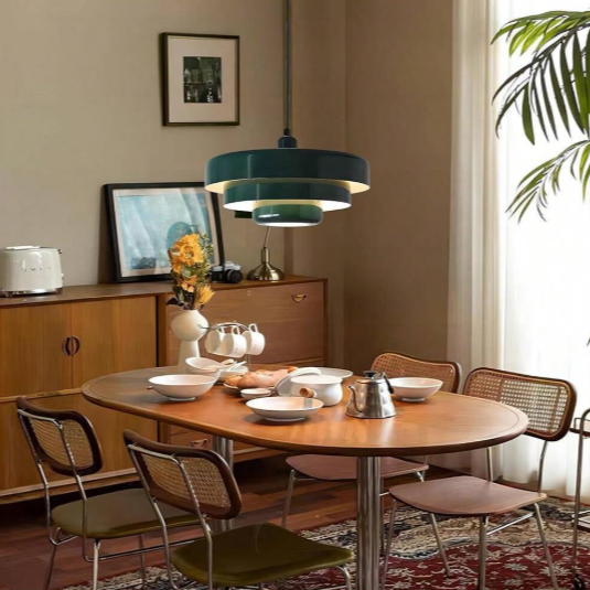 Suspension scandinave dans une salle à manger 