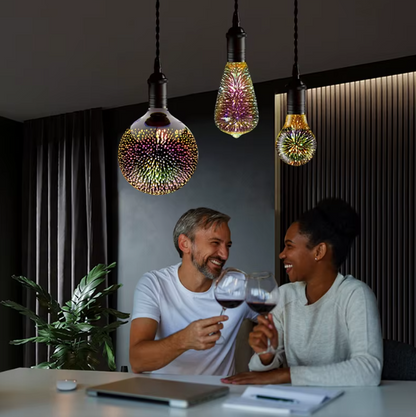 Un homme et une femme en train de diner avec ampoule LED effet feu d'artifice  