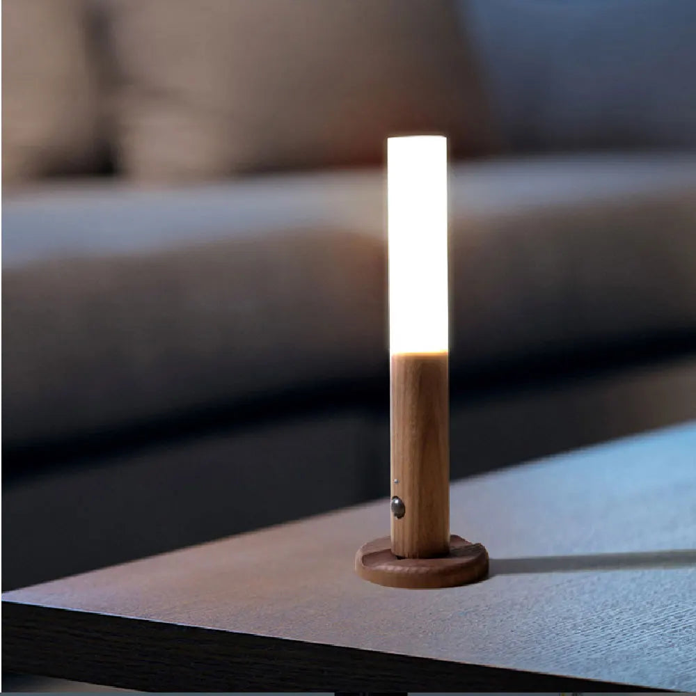 Veilleuse LED sur une table basse 