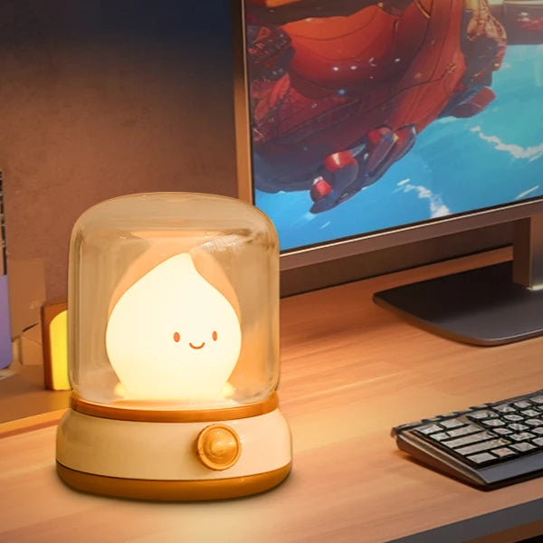 Veilleuse flamme pour bébé sur un bureau 