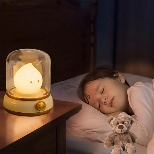 Veilleuse flamme un enfant qui dore 
