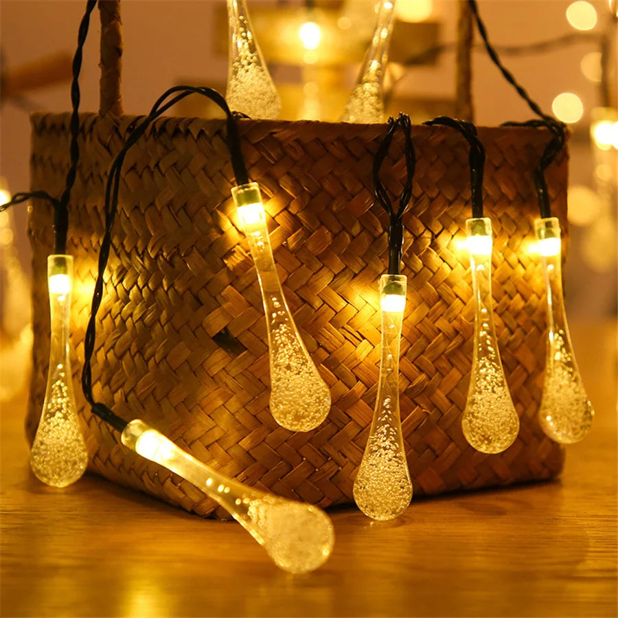 Corbeille et guirlande lumineuse extérieur en forme de goutte  