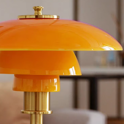 L'abat-jour orange de la lampe de table design rétro  