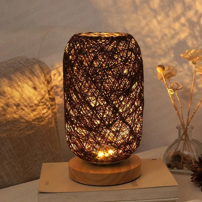 Lampe de chevet artisanale en rotin lumière chaude 