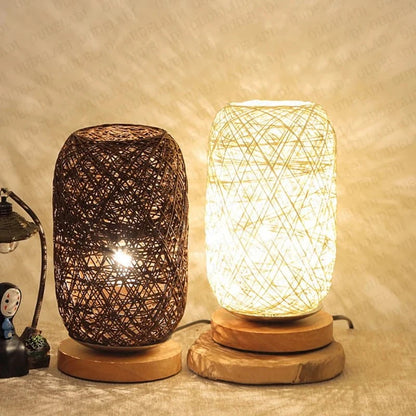 lampe de chevet artisanale en rotin beige et marron allumé 