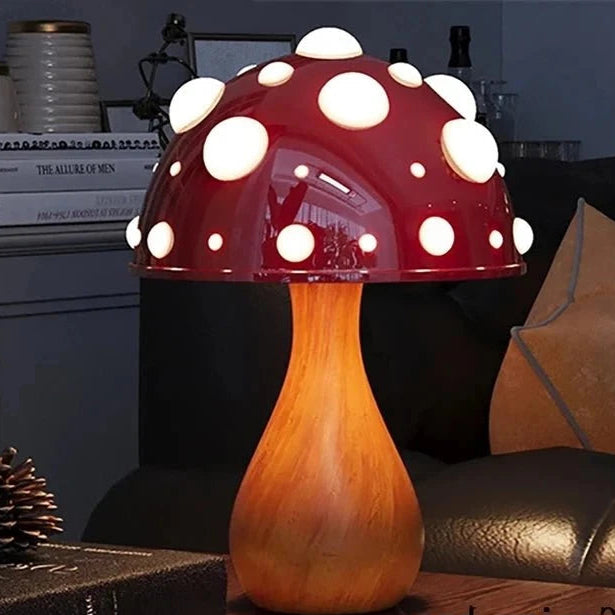 Lampe de chevet champignon AMANITA sur table d'appoint et canapé 