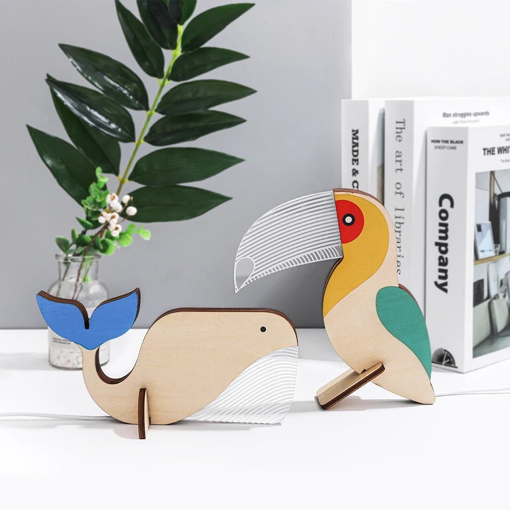 lampe de chevet en bois enfant led baleine et toucan livres