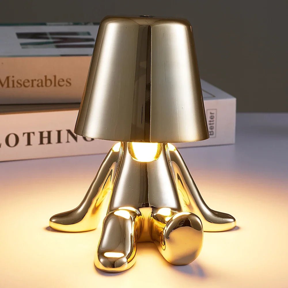 Lampe de chevet mr gold allumé assis 
