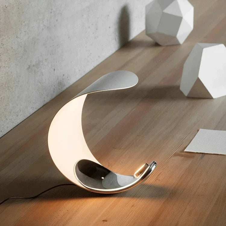 Lampe de chevet nordique lune sur meuble 