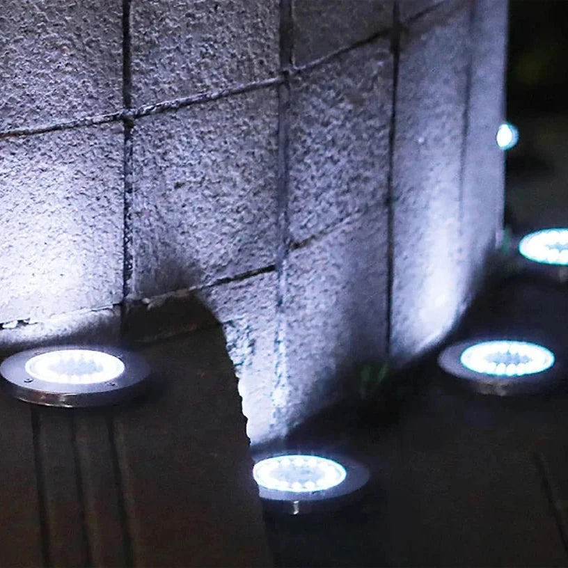 lampe solaire exterieur LED étanche une douce lueur dans notre jardin 