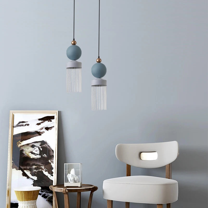 Suspension led bleu style italien dans un salon 